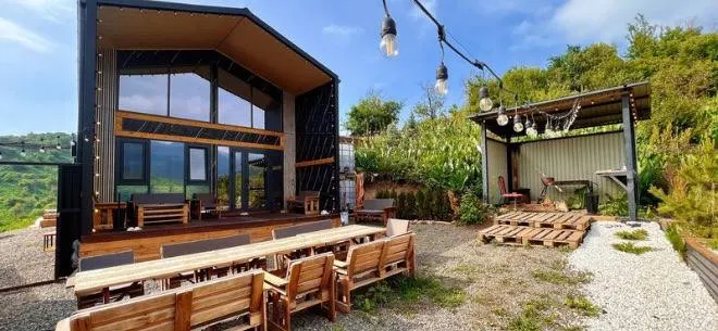 Глэмпинг с панорамным видом на горы в будние и выходные дни в BV House